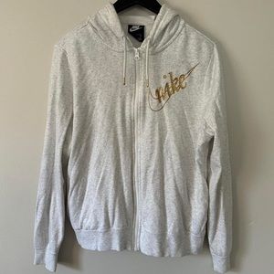 m nike sportswear hoodie
light heather gray color with gold nike swooshes